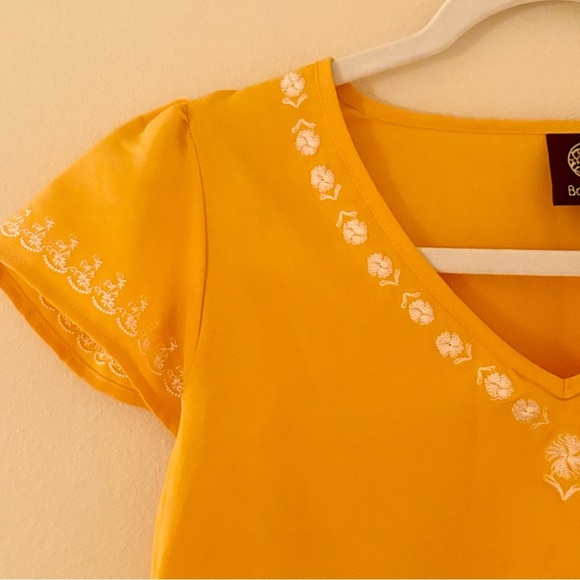 bright spring embroidered v-neck blouse - Picture 2 of 2